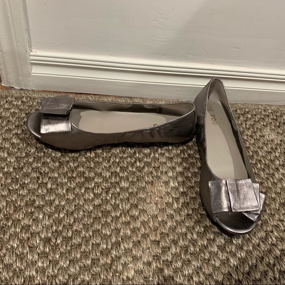 Me Too Metallic Pewter Peep Toe Flats Size:12 - Picture 3 of 7